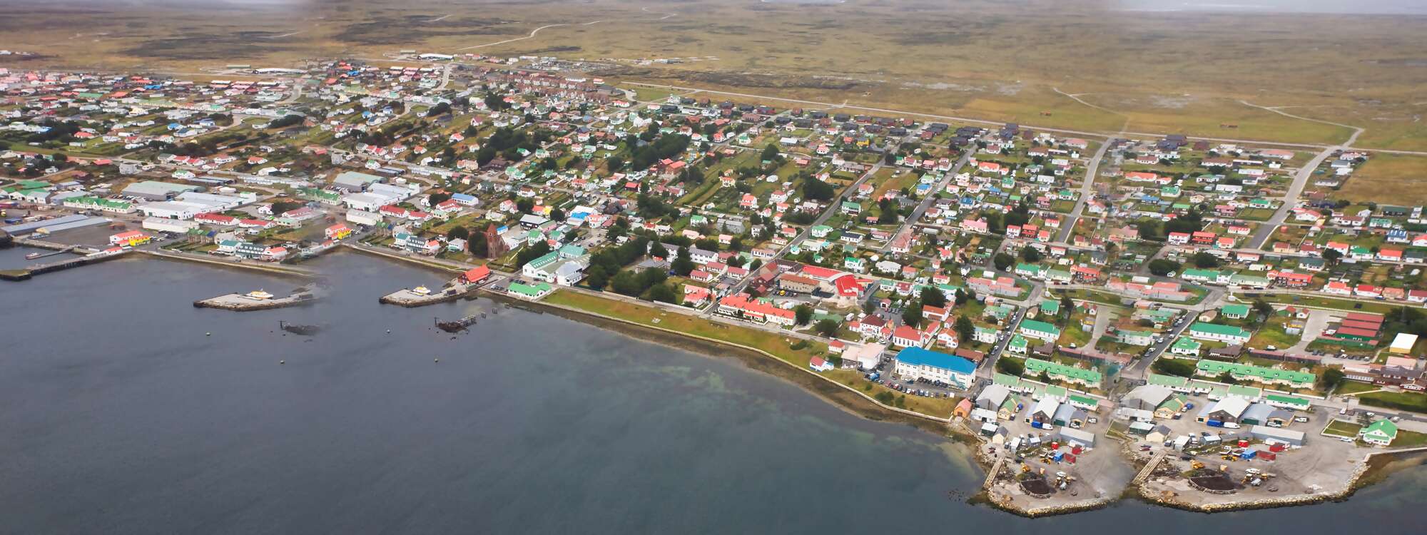 Luftaufnahme von der Hauptstadt Stanley auf den Falklandinseln in der Region Antarktis